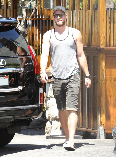 Miley cyrus liam hemsworth sushi studio city lexus hannah montana 