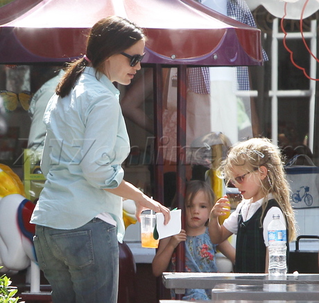 Jennifer Garner  violet  weight baby weight Seraphin Seraphina jeans 