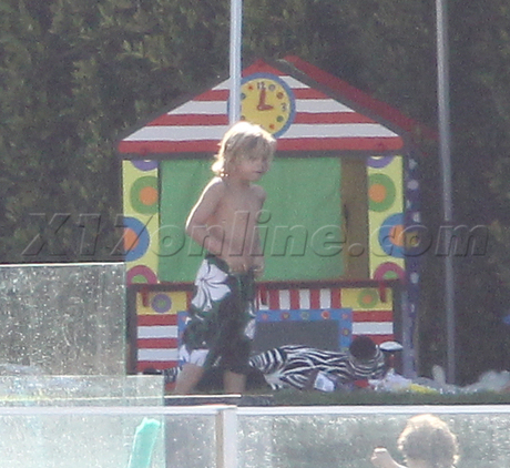 sunglasses Gwen Stefani kingston zuma party 