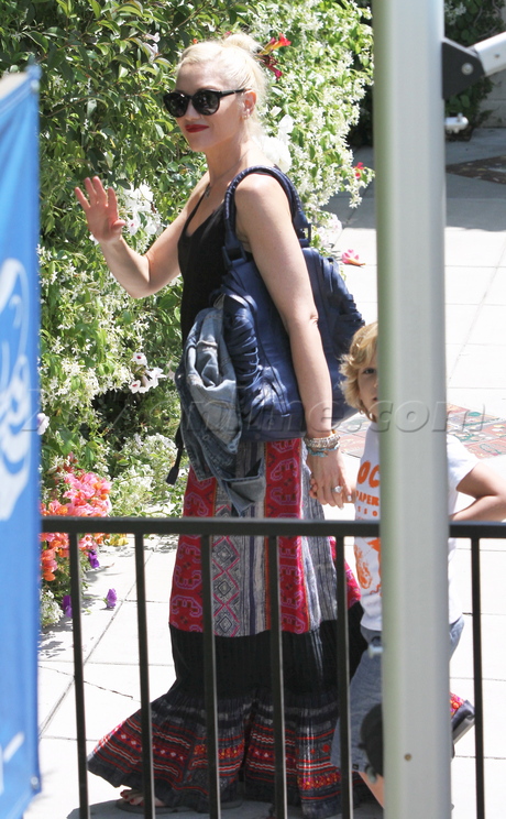 sunglasses Gwent Stefani school fainting skirt car shots