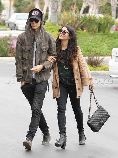hair Vanessa Hudgens Austin Butler hat sunglasses jeans 