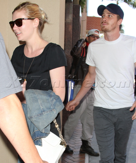dress Kirsten Dunst oakley sunglasses Garrett Hedlund