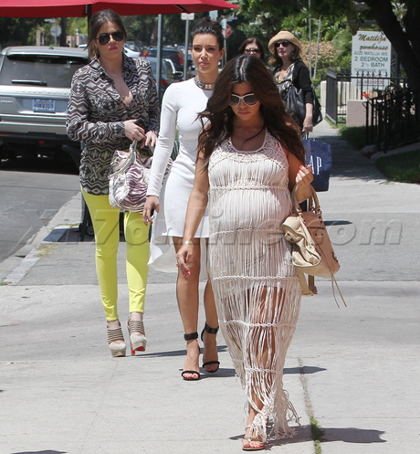 Kim Kardashian Khloe weight loss diet sunglasses eating Aquarium city reality pregnant dress white dress 