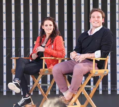 Kristen Stewart red leather jacket snow white interview mtv