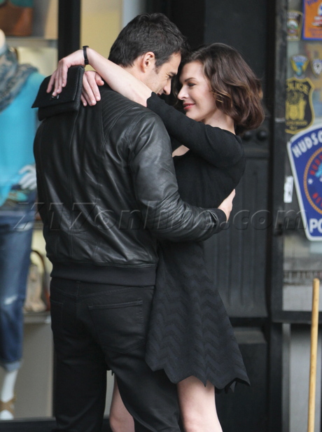 heels Milla Jovovich  avon dress comercial 