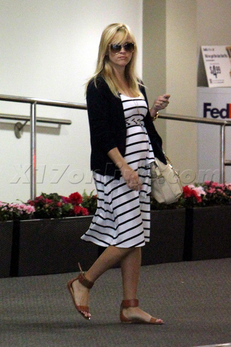 Reese Witherspoon stripes sunglasses dress cartigan doctor pregnant
