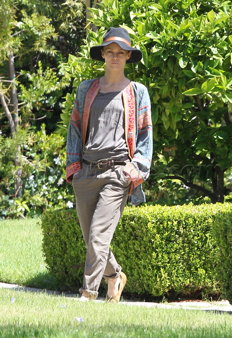 sunglasses Vanessa Paradis hat johnny depp house hunting