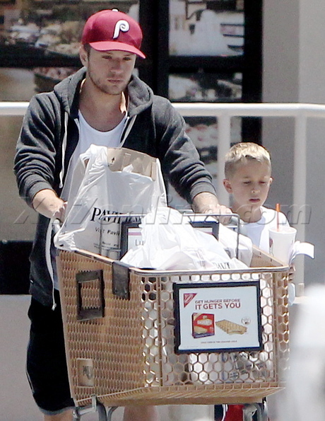 sweats hats Ryan Phillippe groceries 