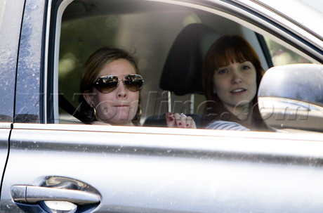 Drew Barrymore pregnant lunch blonde earrings sunglasses denim flip off middle finger 