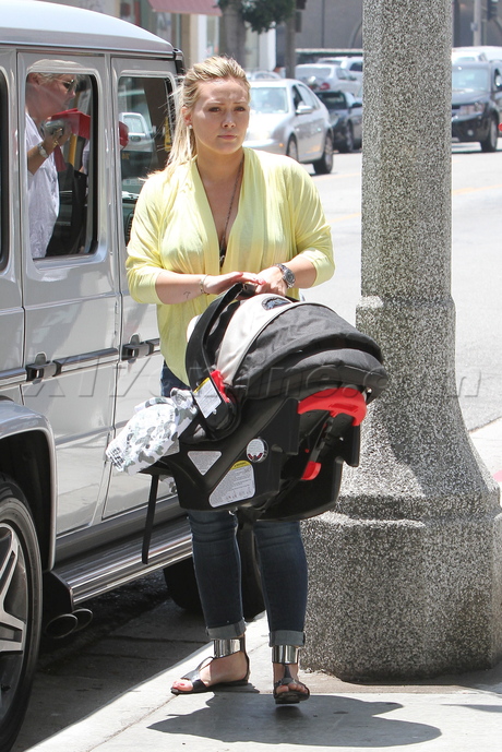 Hilary Duff baby sandals jeans doctor weight baby weight