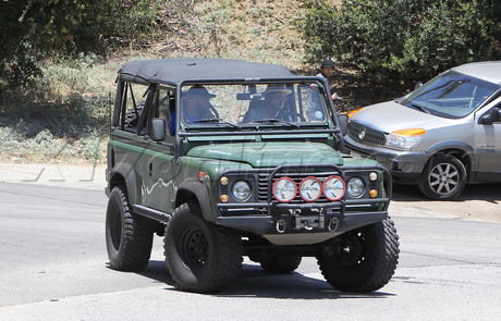 sunglasses Ashton Kutcher land rover hat reverse car trouble 