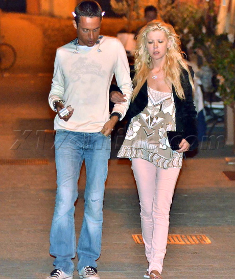 Tara Reid beach SESTRI LEVANTE scarf dinner italy