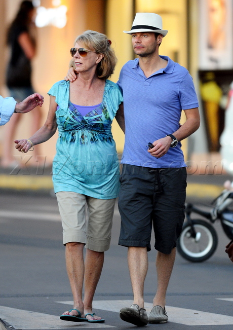 Ryan Seacrest sunglasses boat saint tropez france Julianne Hough 