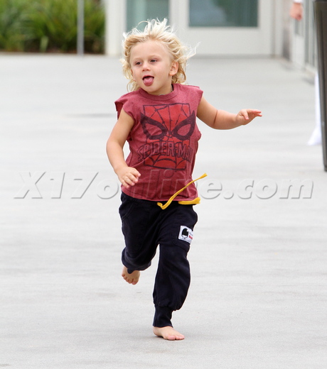 Gwen Stefani Malibu beach Kingston Zuma 