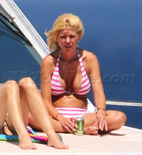 Tara Reid yacht San Tropez bikini 
