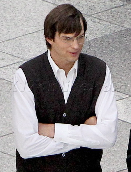 Ashton Kutcher movie film steve jobs vest set