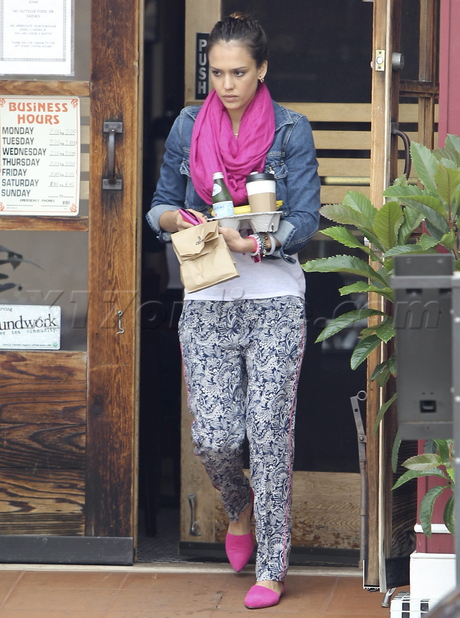 Jessica Alba coffee denim cash warren scarf Groundwork Coffee