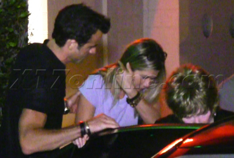 dinner giorgio baldi Justin Theroux Jennifer Aniston Shirley MacLaine couple 