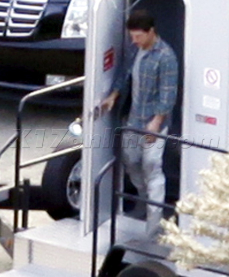 Katie Holmes scientology divorce tom cruise suri cruise filming obvlion sick restroom porta-potty