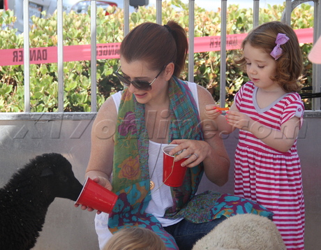Satyana keeva Alyson Hannigan  brentwood country mart animals petting zoo 