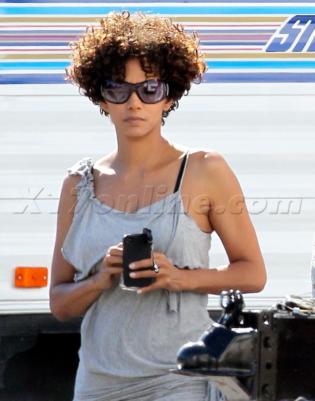 movie film Halle Berry set head injury 