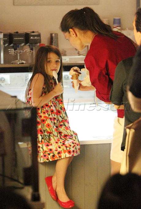 Katie Holmes tom cruise divorce ice cream suri cruise shorts sundaes and cones