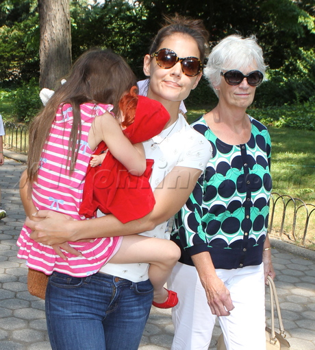 katie holmes suri divorce zoo rag and bone boots jeans sunglasses mother tom cruise