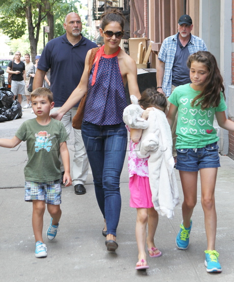 Katie Holmes scientology sunglasses tom cruise divorce Alice's Tea Cup 