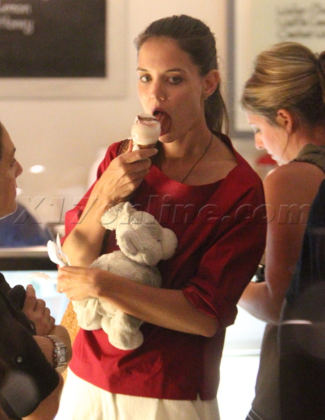 Katie Holmes tom cruise divorce ice cream suri cruise shorts sundaes and cones