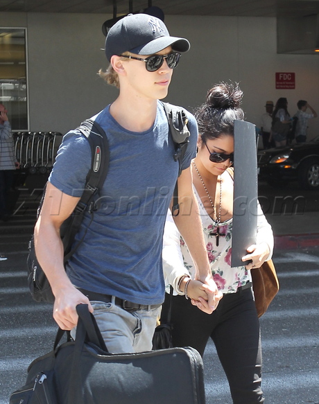 Vanessa Hudgens sunglasses lax airport austin butler 