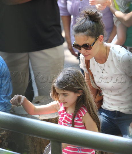 katie holmes suri divorce zoo rag and bone boots jeans sunglasses mother tom cruise