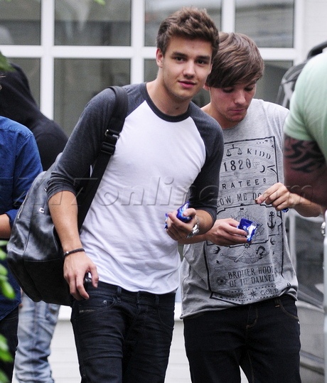 Zayn Malik one direction recording studio uk london boy band 