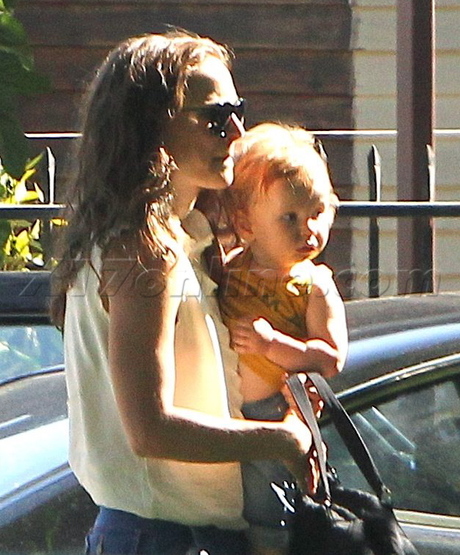 Natalie Portman shorts legs baby aleph los feliz 