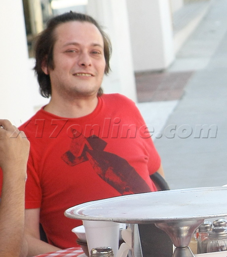 Edward Furlong eating ponytail pizza 