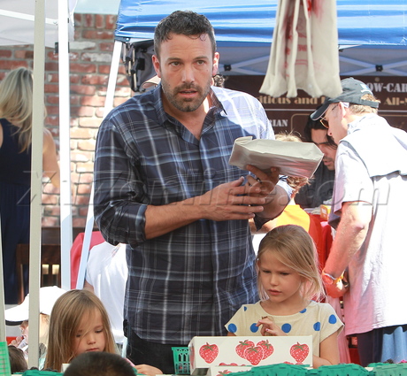 Ben Affleck Violet Affleck Seraphina Affleck Farmer Market 