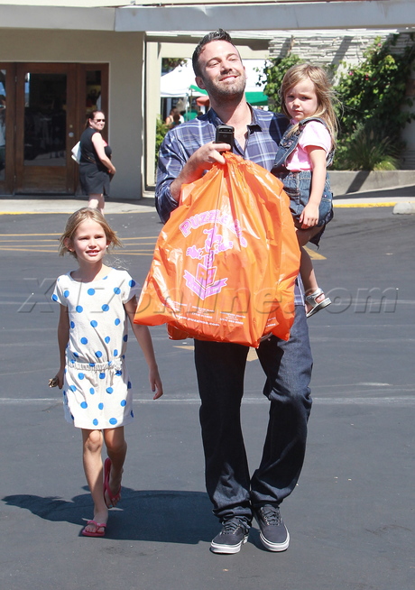 Ben Affleck Violet Affleck Seraphina Affleck Farmer Market 