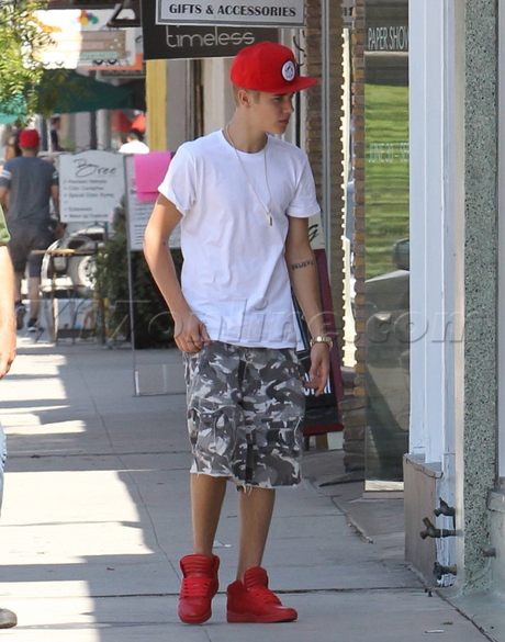 Justin Bieber bodyguards sushi