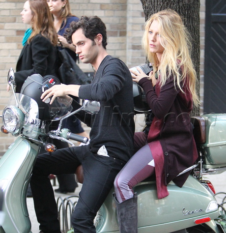 nyc Blake Lively Leighton Meester Penn Badgley gossip girl scooter heels make up 