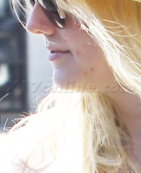 Dakota Fanning tights hat stripes purse hand bag smile no make up acne