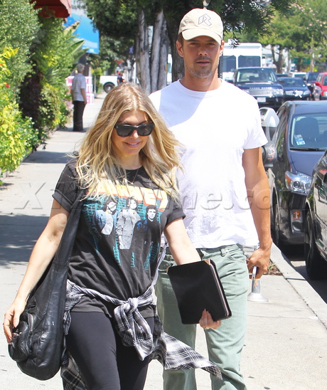 Beverly Hills sunglasses fergie josh duhamel medical building pregnant singer black eyed peas hollywood 