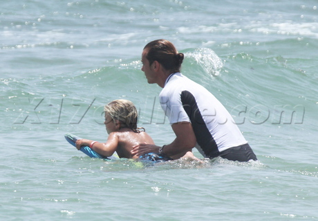 Gavin Rossdale ocean beach gwen stefani bodyboarding