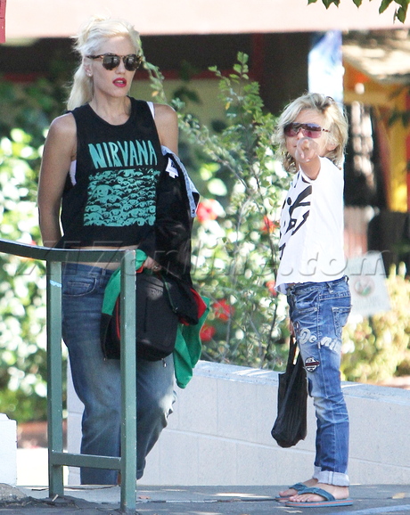 Gwen Stefani jeans tank zuma kingston no doubt sunglasses nirvana car shots
