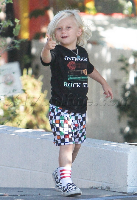 Gwen Stefani jeans tank zuma kingston no doubt sunglasses nirvana car shots