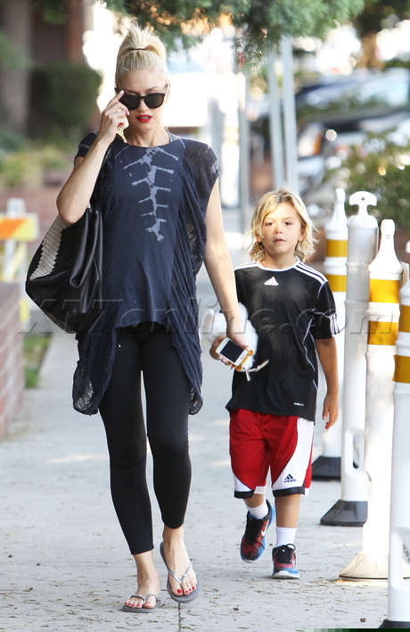 Gwen Stefani spandex red lips tee no doubt zuma kingston kids