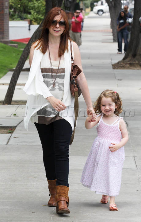 Alyson Hannigan daughter parking meter sundress sunglasses boots jeans 