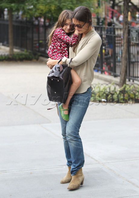 nyc Katie Holmes Suri Cruise Tom Cruise Scientology park bike 