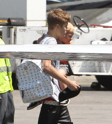 justin bieber hat Jaxon private plane