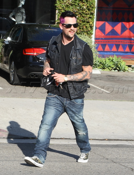 sunglasses tattoos Joel Madden vest pink hair