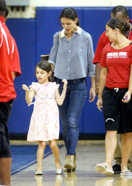 Katie Holmes  suri Chelsea Piers jeans boots tom cruise divorce 