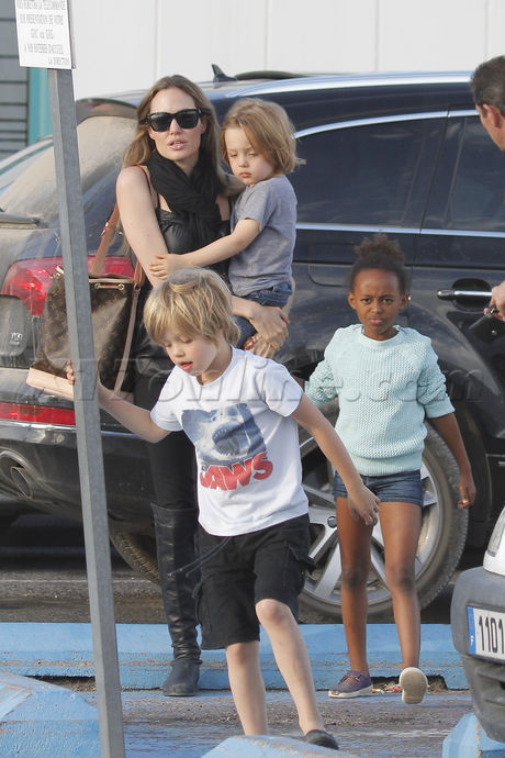 kids supermarket park toy store boots ring brad pitt angelina jolie wedding 